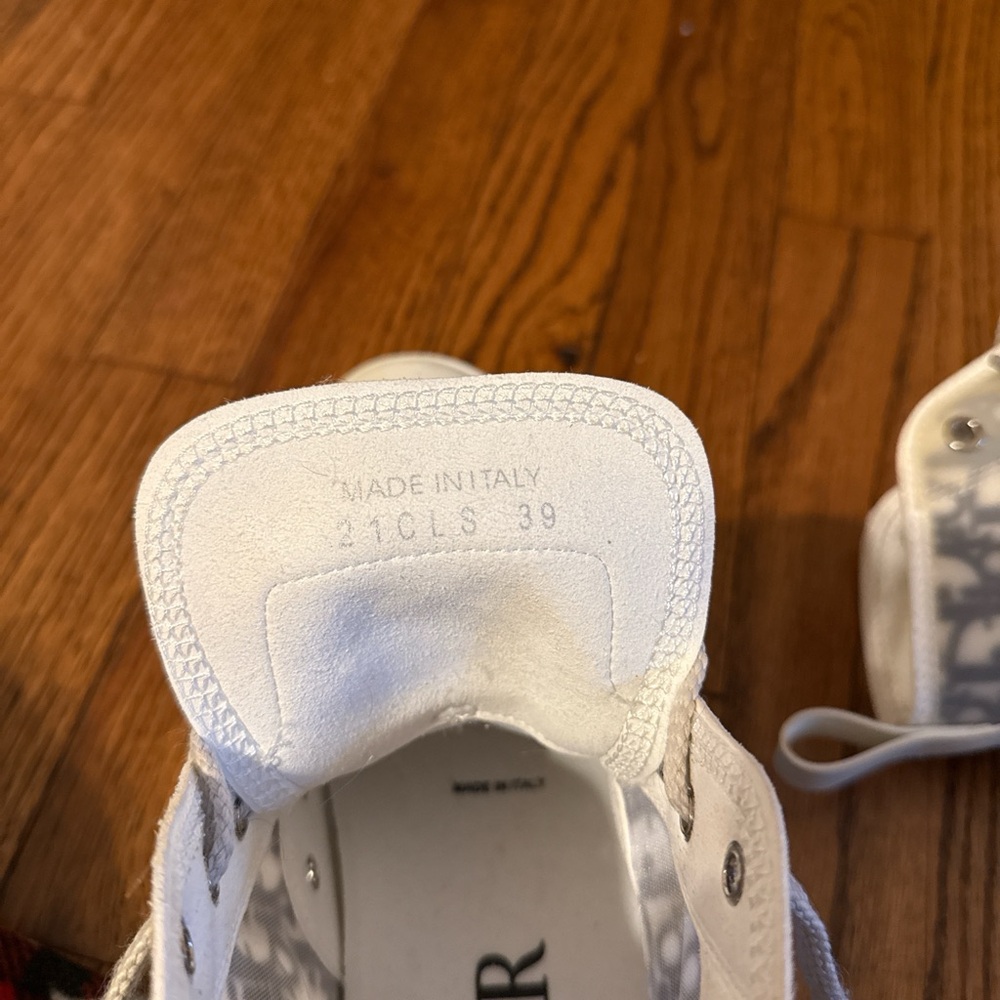 Stylish Dior x Converse High-Top Sneakers - Picture 4 of 4